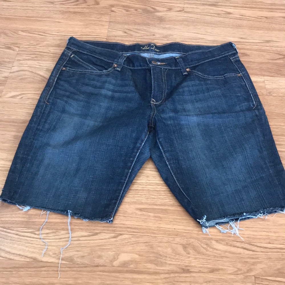 The Diva women’s capris shorts size 12 short